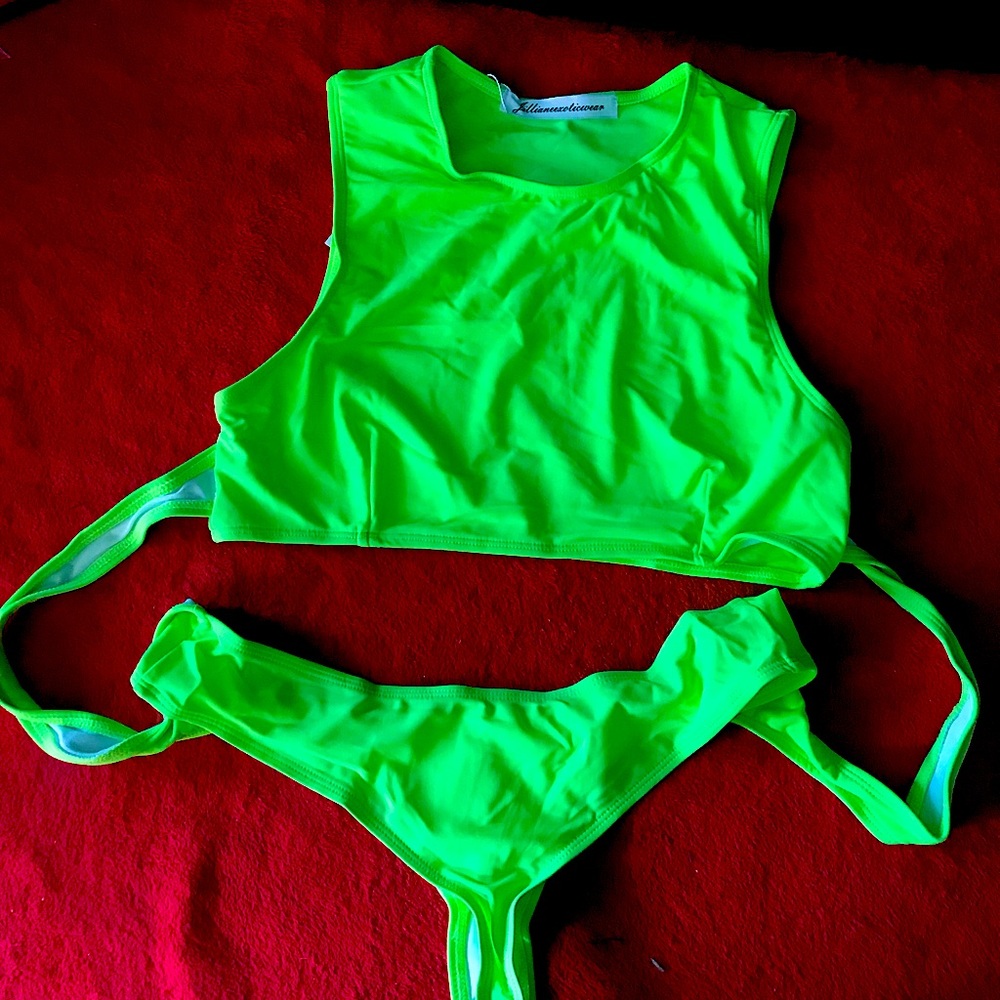 Selling bikinis 👙👙